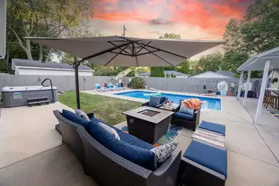 Image de Central location | Hot Tub | Heated Pool | Digital Game Table