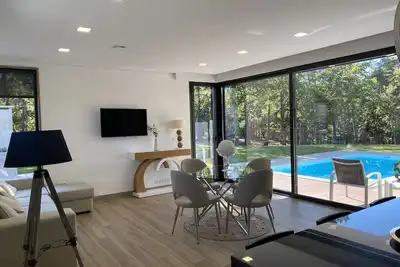 Image de Charmante Maison Avec Piscine Dans Un Parc Prive Calme Et Reposant