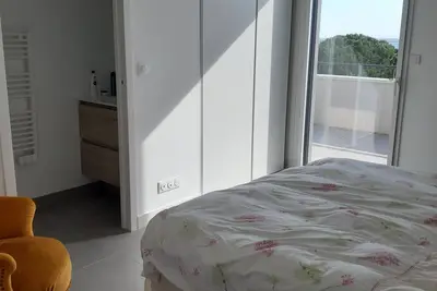 Image de Appartement + terrasse de 140m² vue étang de Thau; 15mn des thermes de Balaruc