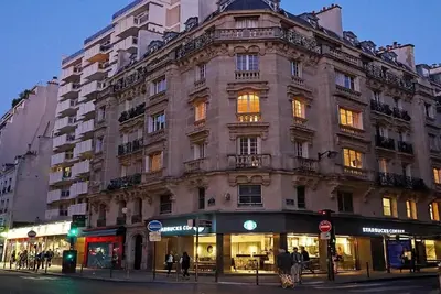 Image de A Parisian Residence In A Haussmannian Building On Blvd De Vaugirard