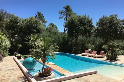 Image de Villa avec piscine et jacuzzi entre golfe de St Tropez et Gorges du Verdon.