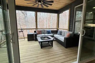 Image de New Modern Cabin - Over 15 acres with pond & trails to explore! 5 miles to Tiec