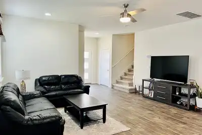 Image de Spacious 4bd/3bath house