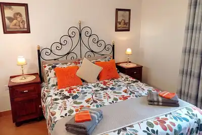 Image de Stylish & bright flat + open views, close to the airport & beach, Joseph Flt No2