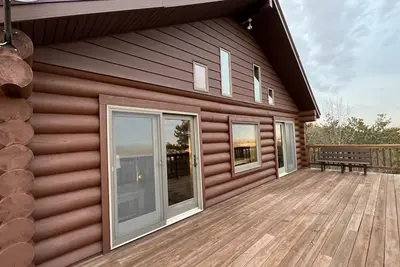 Image de Cozy 3 story Log Cabin with space for the entire family and an amazing view