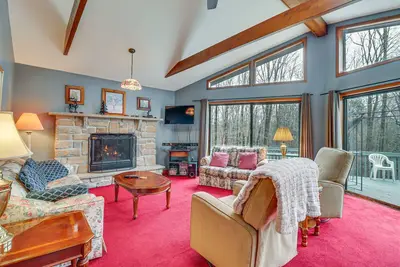 Image de 6 Mi to Jack Frost Ski Resort: Family Home w/ Deck