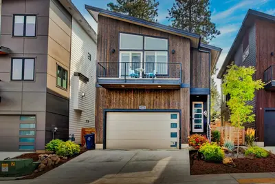 Image de Modern Bend Vacation Home, Old Mill, Hot Tub!