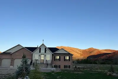 Image de Gorgeous French Farmhouse/Ranchette/Ski Chalet in Idyllic Huntsville/Eden Valley