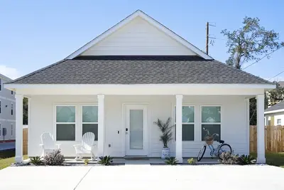 Image de Walk To The Beach & Comes With Two Bikes! Built In 2023