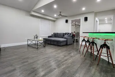 Image de Renovated 4-Bed Home with Party Basement in Heart of Mississauga & Gta