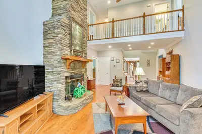 Image de Lakefront Hartwell Retreat w/ Gas Grill & Deck!