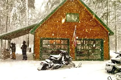 Image de Riders Paradise. Bunkhouse within seconds of the trail on all season road.