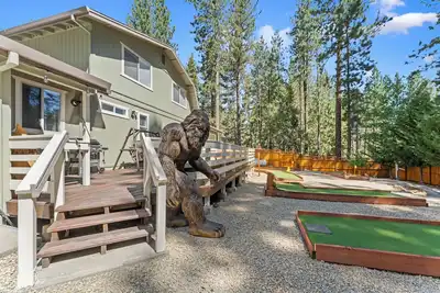 Image de Large 3br/2ba Family Home. Mini Golf Course. Amazing Gaming Room.