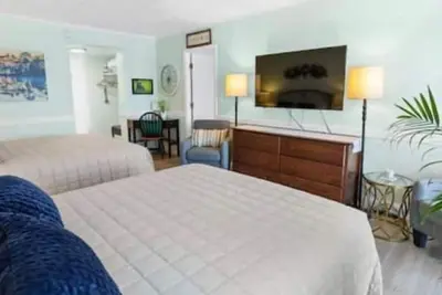 Image de Lakeview Comfy 2 Queen Bed Private Patio Pool Hot Tub Firepit Ac Concerts Weirs!