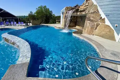 Image de Yes! 🎸FamilyPlace 🏊‍♀️Pool/WaterFall💦Hottub 🔥Firepit🎱Pooltable⚡Ev🎡Fun❤️Luv