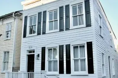 Image de Spacious updated historical home