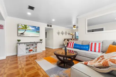 Image de 5 minutes from Hard Rock Stadium, and less than 30 minutes from South Beach