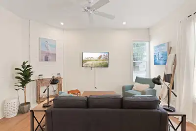 Image de Salt on Wolfe | 2 Bed, 1 Bath