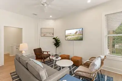 Image de Sea on Wolfe | 2 Bed, 1 Bath