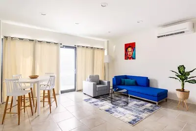 Image de Bushiri's Long Life Building-2bd/1ba Apt-Sleeps 4