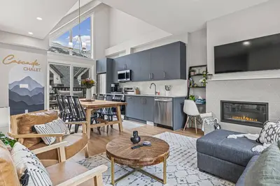 Image de Cozy 3 Bedroom with Pool, Hot Tub and Mountain View!