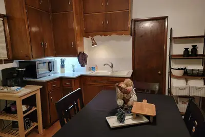 Image de Rustic Riverwest 2-Bedroom Apartment. Conveniently on Locust, 1mi to Uw Milw.