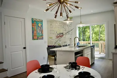 The Ridge Retreat - Walkable and Hgtv designed!
