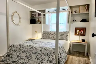 Image de Charming 3-Bedroom Retreat Gateaway Pet Friendly ♥️ Hot Tub - Gym- Pool Table