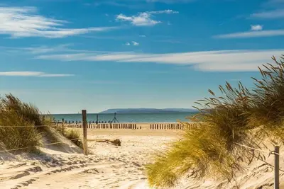 Image de Quaint Coastal Cottage - 5 mins from Beach