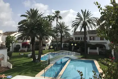 Image de In 2023 refurbished house with 3 terraces only 150m from the sandy beach