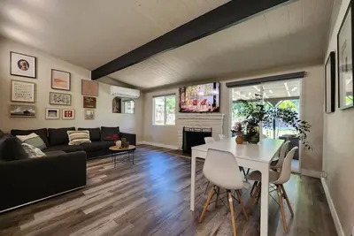 Image de Disney Arcade/Poker House - Creating Lasting Bonds