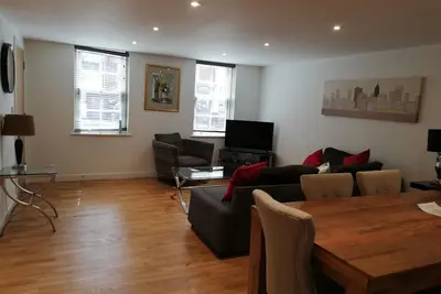 Image de Crown House a new development with unique features (55c)