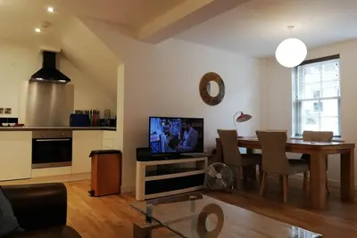 Image de Crown House a new development with unique features (56c)