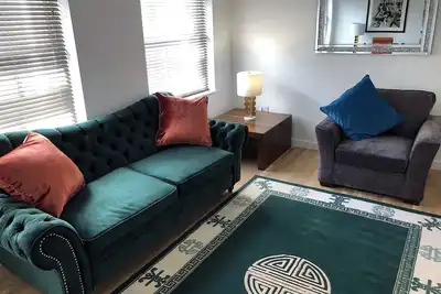 Image de Crown House a new development with unique features (56aC)