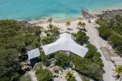 Image de Grotto Bay for 6: 2br Villa in the Bahamas w/ Private Beach