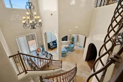 Image de Experience the charm of Tuscany in the heart of Albuquerque!