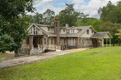 Image de Large Stone Home, Convenient to Ua, Hoover Met, Golf