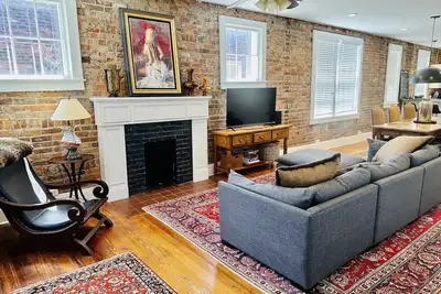 Image de Lower town luxury with garage