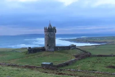 Image de Doonagore Lodge with Spectacular Elevated Seaviews