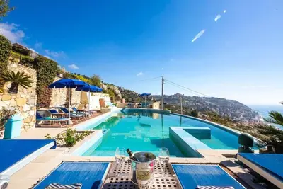 Image de Beautiful 8 bedroom Villa overlooking the Ligurian sea