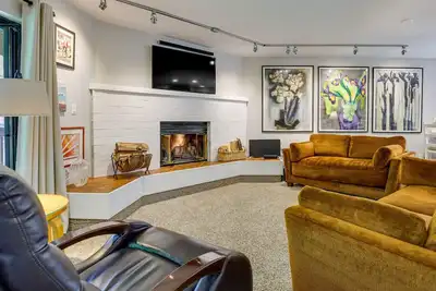 Image de 1/2 Mi to Lake Dillon: Mtn-View Condo in Frisco