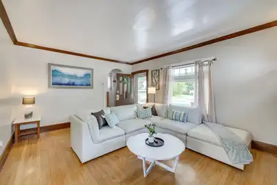 Image de Welcoming Home in Youngstown w/ Private Backyard!