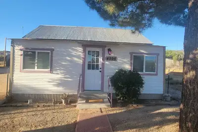 Image de Cozy retreat in Arizona's oldest silver mining town. Pet friendly!