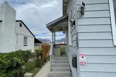 Image de Comfy SmartHome in Central Salt Lake Valley close to Downtown and the Mountains!