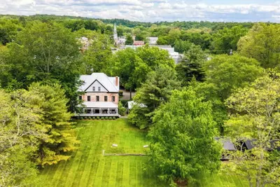 Image de Elizabeth House + Creekside Cabins - Hudson Valley - Event Estate Sleeps 20