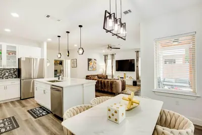 Image de Chic West Dallas Home w/ Patio Near Downtown!