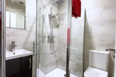 Image de Stunning x2 bedroom apartment ** free parking and Wi-Fi