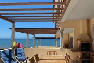 Image de Sunset House With Seaview & Terrace by Vacationy