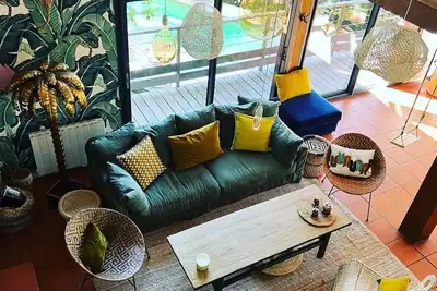 Image de Villa Tropicool nichée dans les pins, plein coeur de la presqu'ile du cap ferret