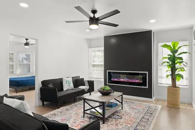 Image de Safari Vines Retreat. Fully remodeled spacious 3 bedroom 2 bath home   \nSleeps 8